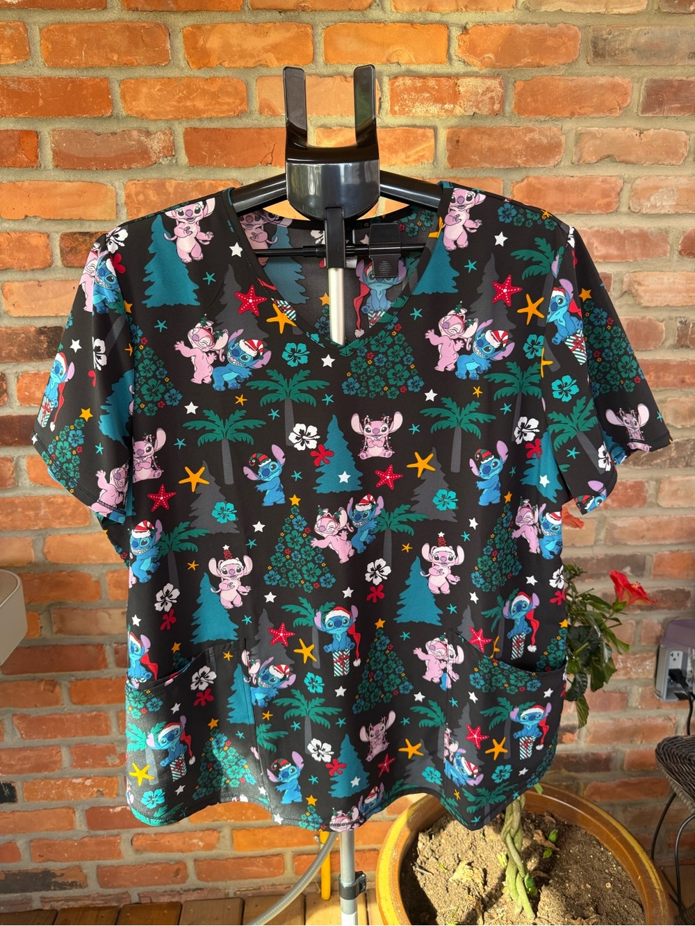 Disney Stitch Christmas print scrub top XL